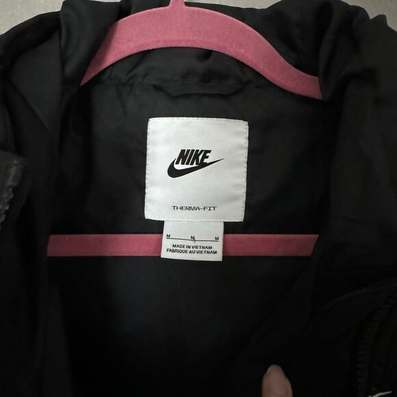 NIKE Classic Black Hooded Cropped Puffer Jacket Size Medium casual comfort - Picture 6 of 9
